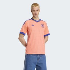 Bramkarska koszulka wyjazdowa Niemcy 26. Brązowe bluzy męskie Adidas, bez wzorów, sportowe, bez ramiączek, bez kaptura. Za 439.00 zł.