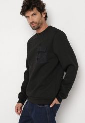Czarna Tłoczona Bluza Ozdobiona Kieszonką z Klapą Ansabeth. Czarne bluzy męskie Born2be, l, bez wzorów, z jeansu, klasyczne, bez ramiączek, bez kaptura. Za 79.99 zł.