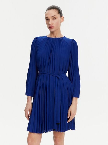 DKNY Sukienka koktajlowa DD4JID78 Niebieski Regular Fit. Niebieskie sukienki damskie DKNY, bez wzorów, z syntetyku, wizytowe, bez kołnierzyka, bez ramiączek. Za 369.99 zł.