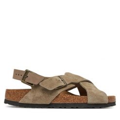 Sandały Birkenstock. Brązowe sandały damskie Birkenstock, bez wzorów, bez obcasa, na płaskiej podeszwie, bez zapięcia. Za 469.99 zł.