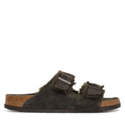 Klapki Birkenstock. Brązowe klapki męskie Birkenstock, bez wzorów, bez zapięcia. Za 749.99 zł.