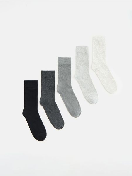 4 pack długich skarpet - ciemnoszary. Szare skarpety męskie Reserved, bez wzorów. Za 59.99 zł.
