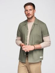 Koszula męska z krótkim rękawem i kubańskim kołnierzem - khaki V4 - Rozmiar: XL. Brązowe koszule męskie Ombre Clothing, na lato, l, bez wzorów, z bawełny, klasyczne, bez kołnierzyka, bez ramiączek. W wyprzedaży za 59.99 zł.
