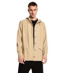 Kurtka przeciwdeszczowa męska Rains 12010. Brązowe kurtki męskie Rains, na jesień, m, bez wzorów, z materiału, eleganckie, bez kaptura. Za 338.15 zł.