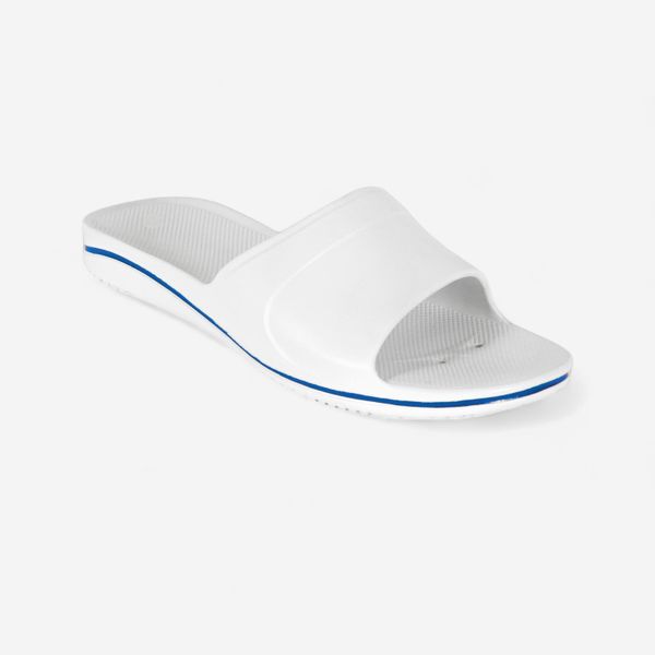 Klapki basenowe męskie Nabaiji 100 Plus. Białe klapki męskie NABAIJI, bez wzorów, z materiału, bez zapięcia. Za 49.99 zł.
