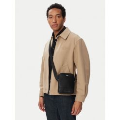 Saszetka Tommy Hilfiger. Czarne saszetki i nerki męskie Tommy Hilfiger, bez wzorów. Za 369.99 zł.