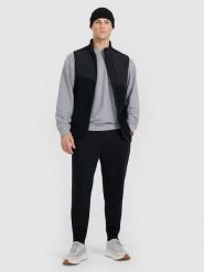 4F Spodnie dresowe joggery męskie - czarne M. Czarne spodnie materiałowe męskie 4F, bez wzorów, z dresówki. Za 149.99 zł.