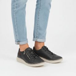 Półbuty damskie Rieker, cholewka ze skóry naturalnej o ziarnistej fakturze z sznurowaniem i bocznym zamkiem, niebieskie, 50965-14. Niebieskie półbuty damskie Rieker, bez wzorów, ze skóry, bez obcasa, bez zapięcia. Za 399.00 zł.