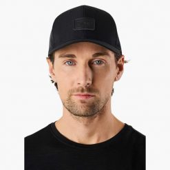 Czapka z daszkiem Unisex Swedemount Nordkap Trucker Cap II. Czarne czapki damskie SWEDEMOUNT, bez wzorów, sportowe. W wyprzedaży za 71.99 zł.