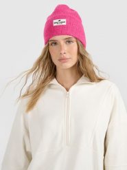 4F Czapka beanie damska - różowa M. Czerwone czapki damskie 4F, na zimę, bez wzorów, z dzianiny, klasyczne. Za 59.99 zł.