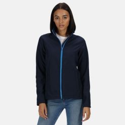 Kurtka Softshellowa Damska Do Druku. Czarne kurtki sportowe damskie Regatta, xl, bez wzorów, z materiału, bez ramiączek, bez kaptura, trekkingowe. Za 93.99 zł.