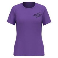 Koszulka damska Odlo ESSENTIAL PRINT T-shirt crew neck s/s. Fioletowe bluzki damskie ODLO, s, bez wzorów, sportowe, bez kołnierzyka, bez ramiączek. Za 199.99 zł.