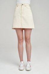 LEE SEASONAL SKIRT DAMSKA SPÓDNICA MINI OFF WHITE L38ACXFR 112108133. Białe spódnice damskie Lee, l, bez wzorów, mini. Za 129.99 zł.