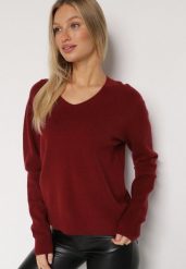 Bordowy Sweter z Wiskozą i Wełną z Dekoltem w Serek Claida. Czerwone swetry nierozpinane damskie Born2be, bez wzorów, z jeansu, bez kołnierzyka, bez ramiączek. Za 99.99 zł.