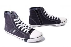 MUSTANG 4058-505-9 schwarz, trampki męskie. Czarne trampki męskie Mustang, bez wzorów, bez zapięcia. Za 239.90 zł.
