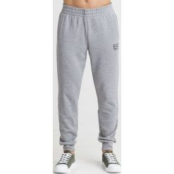 SPODNIE DRESOWE EA7 Emporio Armani. Szare spodnie sportowe męskie EA7 Emporio Armani, l, bez wzorów, z dresówki. Za 287.00 zł.
