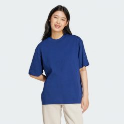 Koszulka Essentials Contemporary Logo Boyfriend. Białe bluzki damskie Adidas, xs, bez wzorów, sportowe, bez kołnierzyka, bez ramiączek. W wyprzedaży za 83.40 zł.