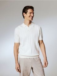 Strukturalny sweter polo - złamana biel. Swetry męskie Reserved, l, bez wzorów, z bawełny, bez kołnierzyka, bez ramiączek. Za 129.99 zł.