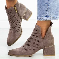 Khaki ażurowe botki damskie na obcasie Potocki 12356. Brązowe botki damskie POTOCKI, na lato, w ażurowe wzory, z zamszu, eleganckie, bez obcasa, na obcasie, bez zapięcia. Za 219.00 zł.