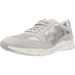 Buty GEOX D SUKIE Szary. Szare obuwie trekkingowe damskie Geox, ze skóry, bez zapięcia. Za 322.99 zł.