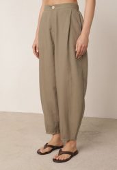 Zielone Spodnie Haremki Casual z Wiskozy z Wysokim Stanem Kalesilea. Zielone spodnie materiałowe damskie Born2be, bez wzorów, z jeansu, casualowe, z podwyższonym stanem. Za 79.99 zł.