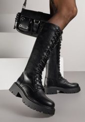 Czarne Kozaki VICES Typu Workery w Grungowym Stylu Unalira. Czarne kozaki damskie Renee, bez wzorów, z jeansu, bez obcasa, na płaskiej podeszwie, bez zapięcia. Za 169.99 zł.