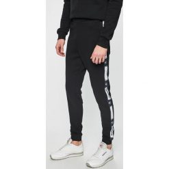 Reebok Classic - Spodnie. Czarne spodnie materiałowe męskie Reebok Classic, bez wzorów, z bawełny. W wyprzedaży za 199.90 zł.