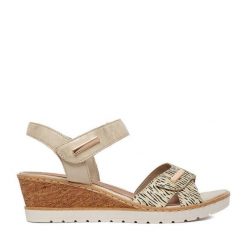 Sandały Remonte. Żółte sandały damskie Remonte, bez wzorów, bez obcasa, na koturnie, bez zapięcia. Za 359.99 zł.