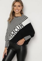 Biało-Czarny Asymetryczny Sweter w Paski z Rękawami Typu Nietoperz Riasira. Białe swetry nierozpinane damskie Born2be, l, bez wzorów, z jeansu, eleganckie, z asymetrycznym kołnierzem, bez ramiączek. Za 69.99 zł.