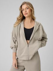 4F Bluza dresowa regular z modalem damska - beżowa XS. Brązowe bluzy damskie 4F, s, bez wzorów, z dresówki, bez ramiączek, z kapturem. Za 199.99 zł.