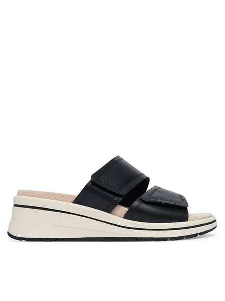 Caprice Klapki 9-27207-46 Czarny. Czarne klapki damskie Caprice, bez wzorów, bez obcasa, bez zapięcia. Za 299.99 zł.