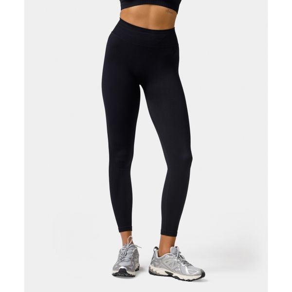 Legginsy bezszwowe push-up Carpatree Elite czarne. Czarne legginsy damskie Carpatree, bez wzorów, z elastanu. W wyprzedaży za 169.99 zł.