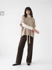 Sweter oversize z wiązaniem, z domieszką wełny - kremowy. Białe swetry nierozpinane damskie Sinsay, bez wzorów, z wełny, bez kołnierzyka, bez ramiączek. Za 59.99 zł.