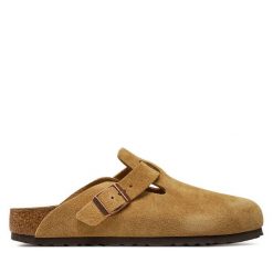 Klapki Birkenstock. Brązowe klapki damskie Birkenstock, bez wzorów, bez obcasa, bez zapięcia. Za 519.99 zł.
