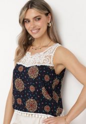 Granatowo-Zielony Wiskozowy Top Koszulka bez Rękawów z Koronkową Górą i Wykończona Pomponami Comoria. Niebieskie topy damskie Born2be, l, bez wzorów, z koronki, eleganckie, bez kołnierzyka, bez ramiączek. Za 4.99 zł.