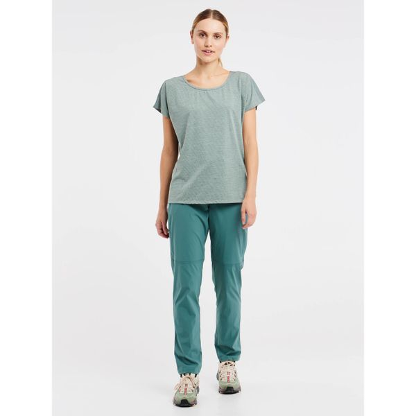 Spodnie damskie Protest Prtevodia. Zielone spodnie sportowe damskie Protest, bez wzorów, sportowe, długie. Za 383.00 zł.