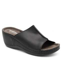 Klapki Go Soft. Czarne klapki damskie GO SOFT, bez wzorów, bez obcasa, bez zapięcia. Za 139.99 zł.