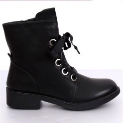 Botki sznurowane workery czarne ZX2805 Black. Czarne botki damskie ButyModne, bez wzorów, bez obcasa, bez zapięcia. W wyprzedaży za 109.00 zł.