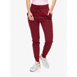 Spodnie damskie Under Armour Rival Fleece Joggers. Czerwone spodnie sportowe damskie Under Armour, bez wzorów, sportowe, trekkingowe. Za 172.99 zł.