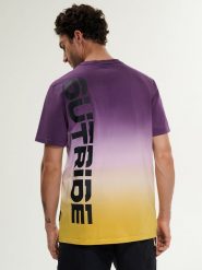 4F T-shirt relaxed z nadrukiem męski - fioletowy S. Fioletowe t-shirty męskie 4F, m, bez wzorów, z bawełny, bez kołnierzyka, bez ramiączek. W wyprzedaży za 69.99 zł.