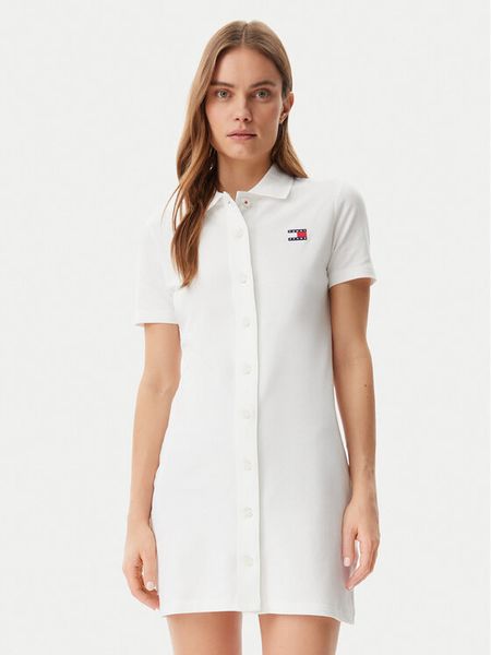 Tommy Jeans Sukienka codzienna Badge DW0DW20302 Écru Regular Fit. Sukienki damskie Tommy Jeans, na co dzień, xxs, bez wzorów, z bawełny, bez kołnierzyka, bez ramiączek, koszulowe. Za 209.99 zł.