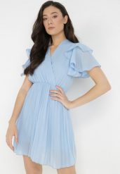 Niebieska Sukienka Alemiera. Niebieskie sukienki damskie Born2be, na imprezę, bez wzorów, z materiału, bez kołnierzyka, bez ramiączek, mini, kopertowe. Za 84.99 zł.