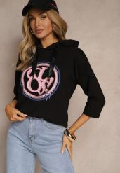 Czarna Bluza z Kapturem Ozdobnym Nadrukiem i Rękawami 3/4 Saniressa. Czarne bluzy damskie Renee, l, bez wzorów, z jeansu, biznesowe, bez ramiączek, z kapturem. Za 74.99 zł.