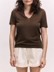 Sweter polo - brązowy. Brązowe swetry nierozpinane damskie Reserved, l, bez wzorów, z dzianiny, klasyczne, bez kołnierzyka, bez ramiączek. Za 139.99 zł.