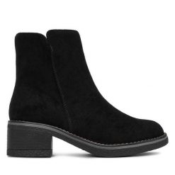Botki Clara Barson. Czarne botki damskie Clara Barson, bez wzorów, bez obcasa, na płaskiej podeszwie, bez zapięcia. Za 159.99 zł.