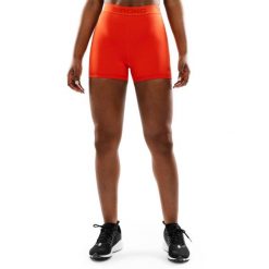 Damskie krótkie legginsy treningowe Fitness Siroko Vital. Czerwone legginsy damskie SIROKO, bez wzorów, z materiału. Za 84.00 zł.