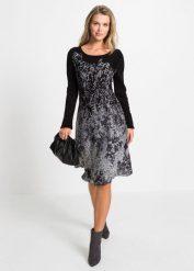 Sukienka dzianinowa. Czarne sukienki damskie bonprix, bez wzorów, z dzianiny, eleganckie, bez kołnierzyka, bez ramiączek. Za 149.99 zł.