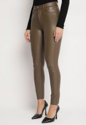 Brązowe Dopasowane Spodnie z Imitacji Skóry Viremi. Brązowe spodnie materiałowe damskie Born2be, bez wzorów, z jeansu, eleganckie, z podwyższonym stanem. Za 49.99 zł.