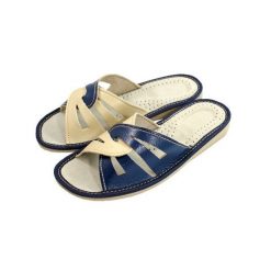 Kapcie damskie R.38 wygodne antypoślizgowe oddychające wsuwane klapki KD-05-DB-38. Niebieskie klapki damskie bez wzorów, ze skóry, eleganckie, bez obcasa, bez zapięcia. Za 27.06 zł.