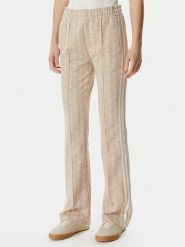 Lacoste Spodnie dresowe XF9313 Beżowy jasny Regular Fit. Brązowe spodnie dresowe damskie Lacoste, bez wzorów, z dresówki. Za 739.99 zł.